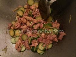 娱乐吃瓜酱辣椒炒肉视频,带你领略美食与娱乐的完美融合